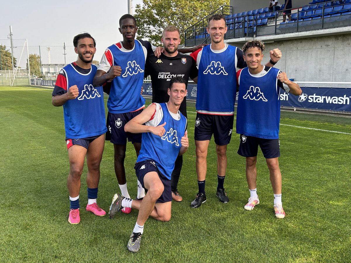 La victoire pour les bleus cet après-midi 💙 

Merci à <a href="/Deschateaux16/">Louis XVI</a> de l’<a href="/AfVirois/">AF Virois</a> d’avoir participé à la séance ✌️ 

#SMCaen #TeamSMC