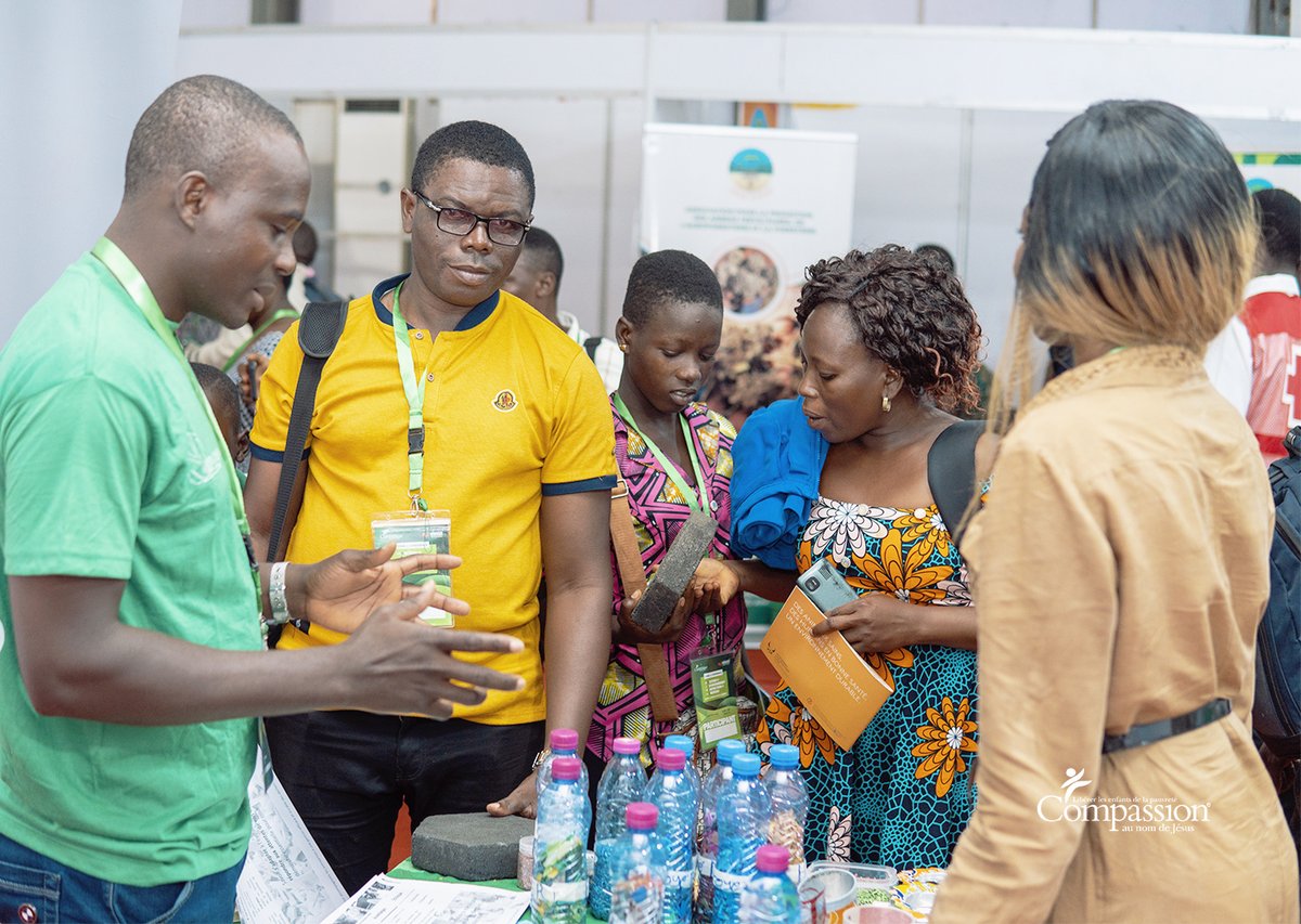 CompassionTg's tweet photo. La Foire & Conférence sur la Gestion de l'Environnement et la Protection de la Création #GEPC bat son plein actuellement, et cela continue jusqu'à demain, 6 Sep. 2023 au pavillon Oti du CETEF Lomé (Togo 2000) 🌿🌍
Découvrez en images la 1ère journée d'activités ! 📸✨
#Togo 🇹🇬 https://t.co/aR94R2glpT