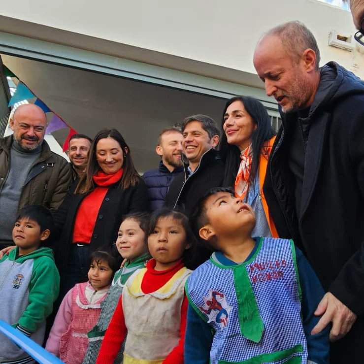 nuevolomasdz's tweet photo. Acompañamos la inauguración del Jardín 952 en Nueva Esperanza. ✌️
Junto a Axel Kicillof Martín Insaurralde y nuestro candidato a Intendente Federico Otermín Marina Lesci Eva Limone, nuestro responsable claudio Arguello, instituciones de la Comisión Polo Educativo https://t.co/h3lvbECaam