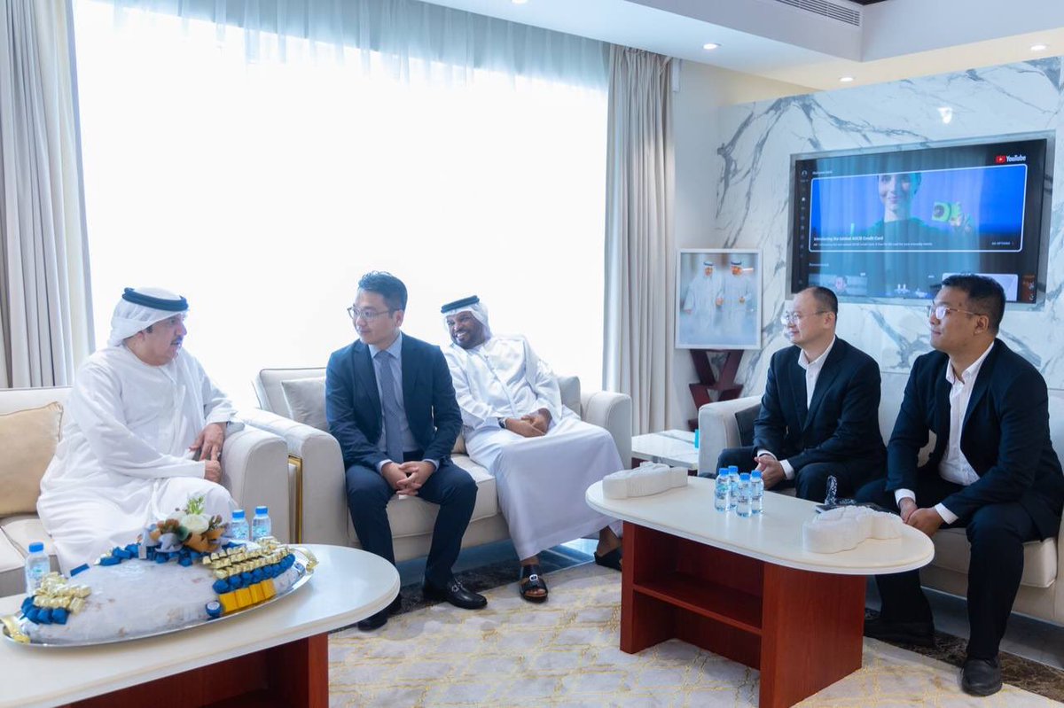 Fujmun's tweet photo. بلدية الفجيرة تناقش الحلول المستدامة في المشاريع التنموية في الامارة من خلال استقبال سعادة المهندس محمد سيف الافخم وفداً صينياً لعرض أفضل الحلول المبتكرة والمستدامة في مشاريع الامارة، كما اطلع الوفد على دور البلدية الرائد في مشاريع الاستدامة وتقديم الخدمات https://t.co/hzjrNsgibY
