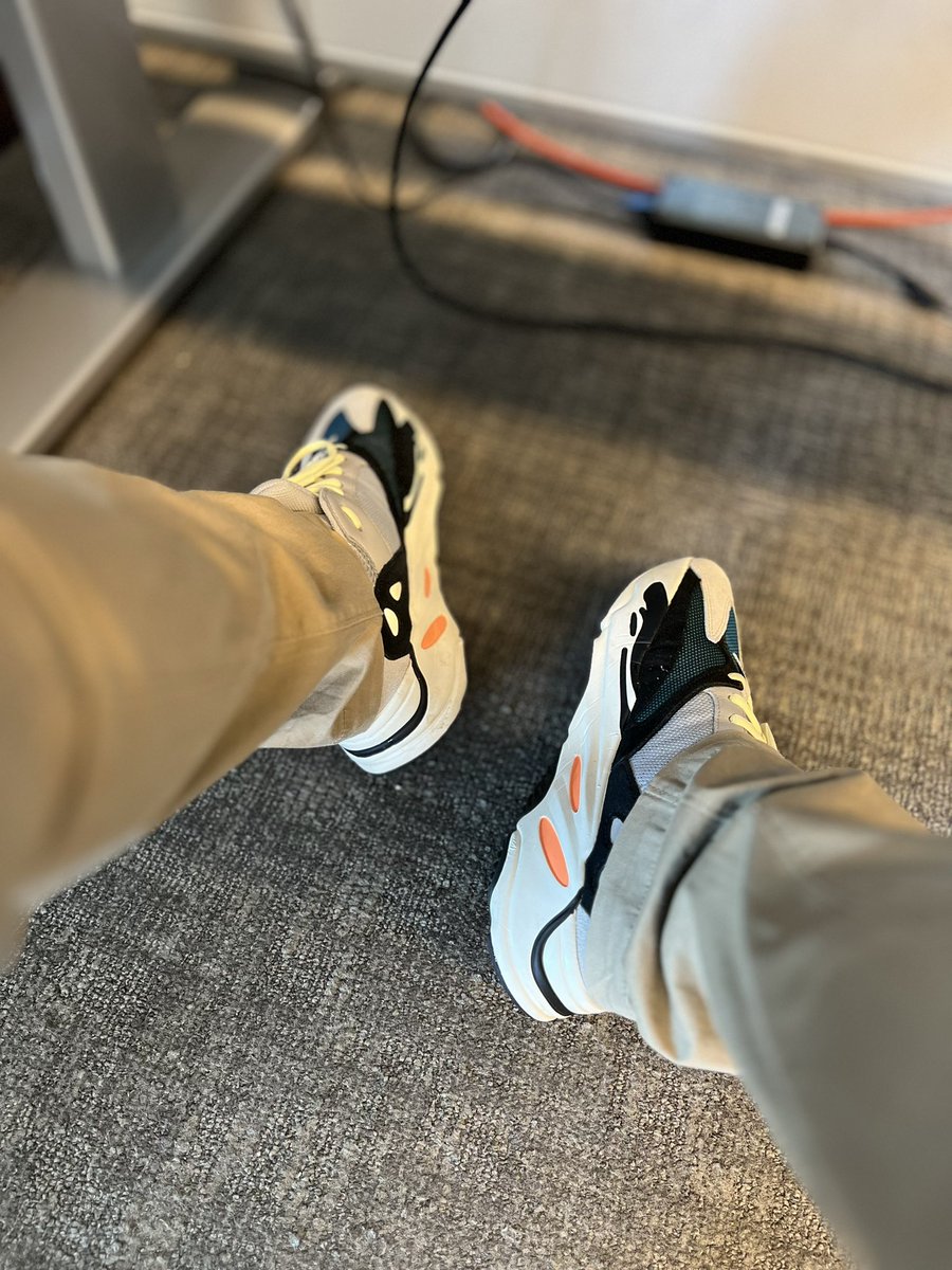 OhThatsTrell's tweet photo. What’s on your feet today? 👀
👟: 2017 Adidas x Yeezy Boost 700 - “Wave Runner”
#Yeezy700 #WaveRunners #WDYWT #KOTD #OfficeKicks #KicksAtWork @SneakerDropWW https://t.co/I4ikbsvBHp