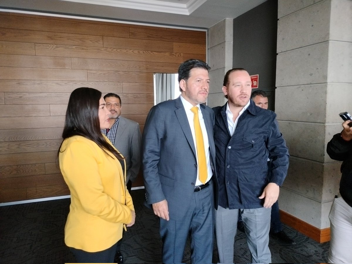 Martin_Takagui's tweet photo. El coordinador Parlamentario del PRD en el @Congreso_CdMex @vhlobo recibe a los alcaldes @lialimon @STaboadaMx, @giogutierrezag   quienes asisten acompañando a los diputados en la presentación de su Agenda Parlamentaria 2023, https://t.co/W3Iwd4SCy0