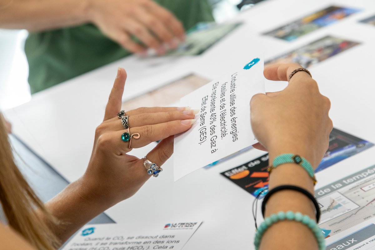 lecolededesign's tweet photo. #DesignDurable – 🌍 En cette #rentréeclimat, les étudiants en 1ère année et des salariés de l’école ont participé à @FresqueDuClimat qui mobilise l’#intelligencecollective et donne les clés aux participants pour comprendre l’essentiel des enjeux climatiques. #Fresqueduclimat https://t.co/bVR7nvjGa8