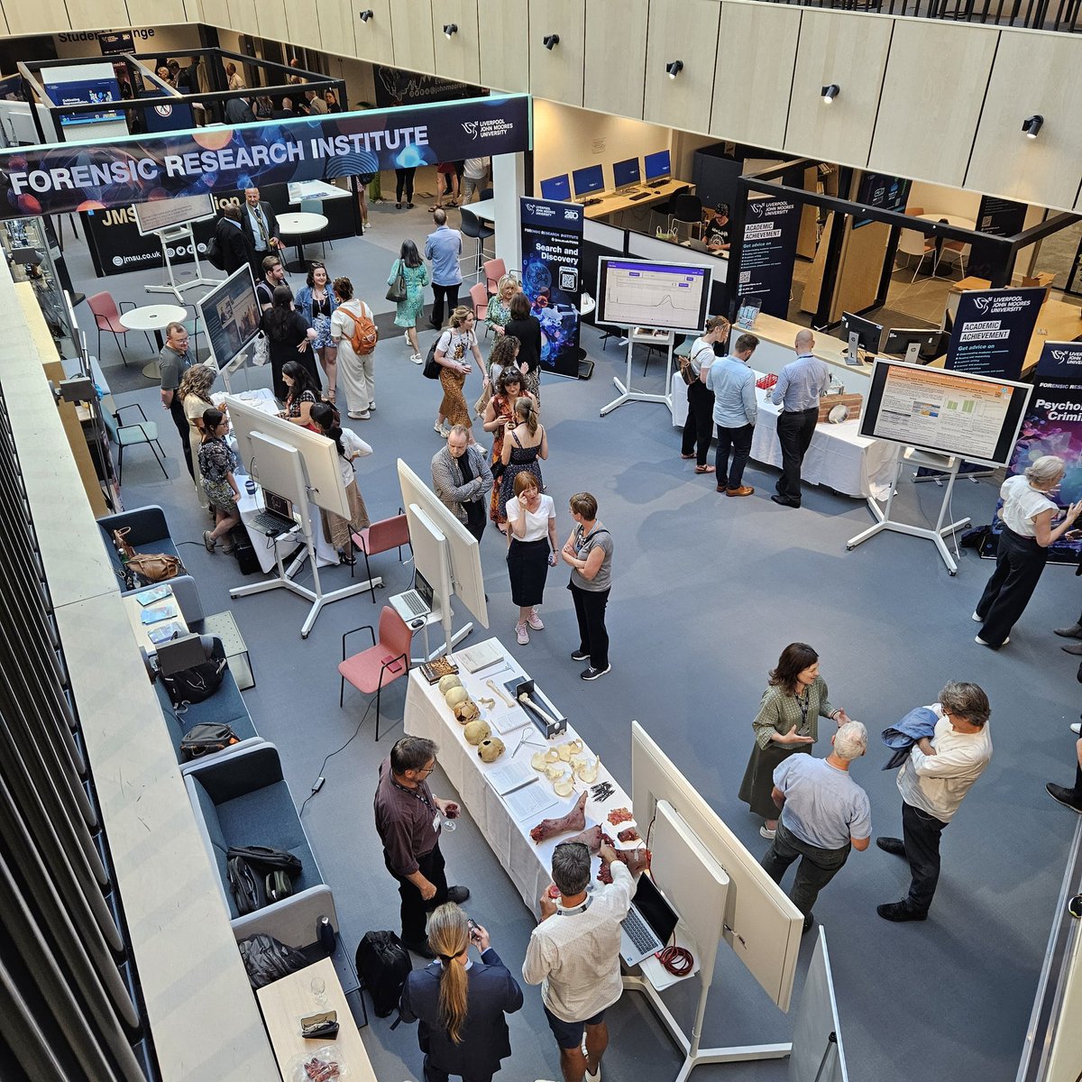 elysia_greenway's tweet image. Launching of the new Forensic Research  Institute @LJMU_FORRI come see  @FaceLabLJMU ‘s corner! #forensicart #facedepiction