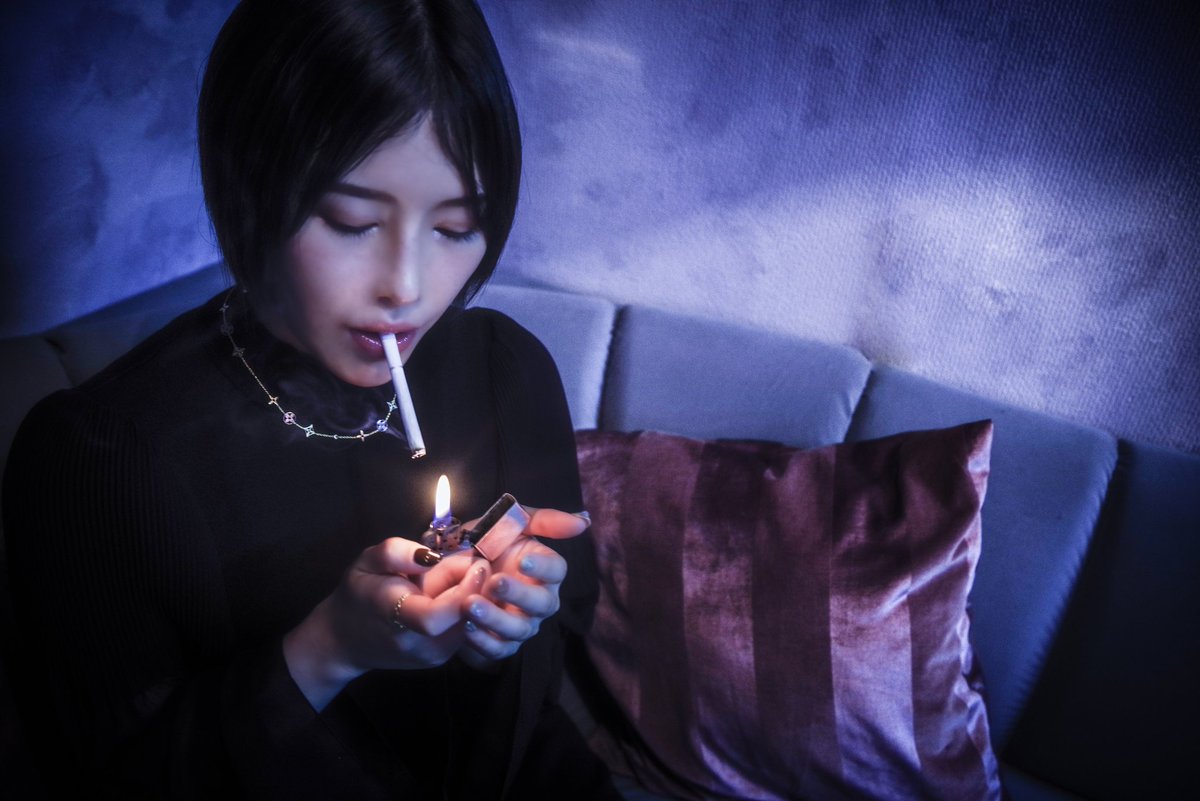 LikeFreeLife's tweet photo. Model:夏実(@natsu_pearl)
Photo:日暮 鍵心-Higurashi Kenshin-(@LikeFreeLife )
#photography #portraits #photographer #coregraphy #ポートレート #ファインダー越しの私の世界 #タバコ #煙草 #TABAKO #煙 #何色にも染まらない #黒 #記録師の美貌録 #今の自分を記録したい https://t.co/hNb9Q99YIW