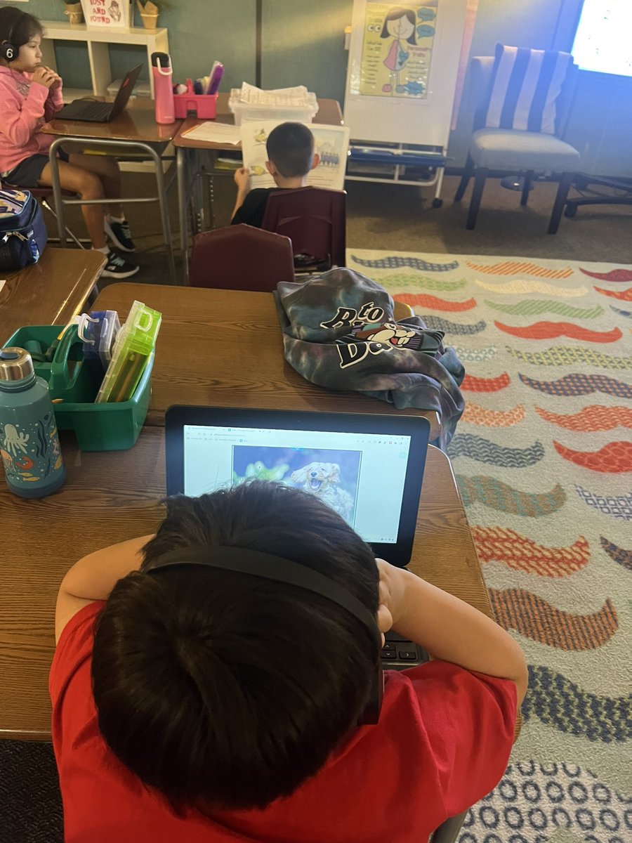 Readers are growing at the Oaks!   <a href="/HumbleISD_OE/">Oaks Elementary</a>   Guided reading and literacy stations happening in Mrs.  Price’s 2nd grade classroom.  <a href="/Humble_ElemELA/">Humble ISD Elementary ELA</a>
