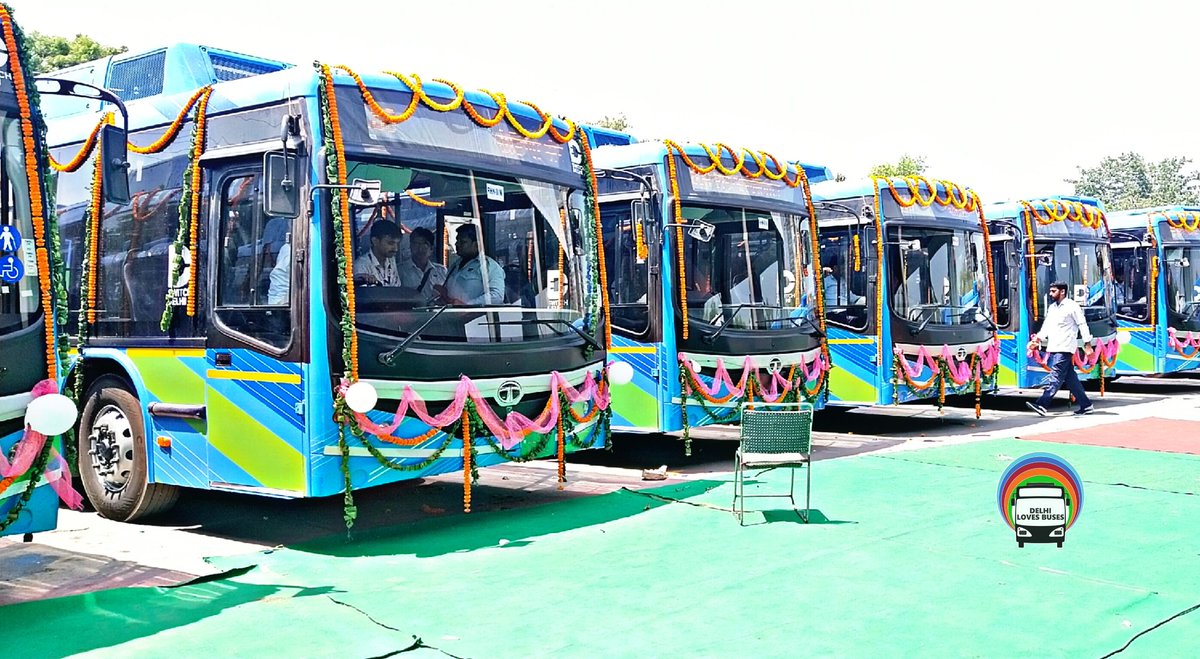 BusesDelhi's tweet photo. 400 electric buses started their journey from today to make Delhi more cleaner and pollution free. These buses will operate from five Bus Depots. All these buses are equipped with advanced safety features.
#electricbus #switchdelhi 
#zeroemissions #G20SummitDelhi https://t.co/ob81g3EFUg