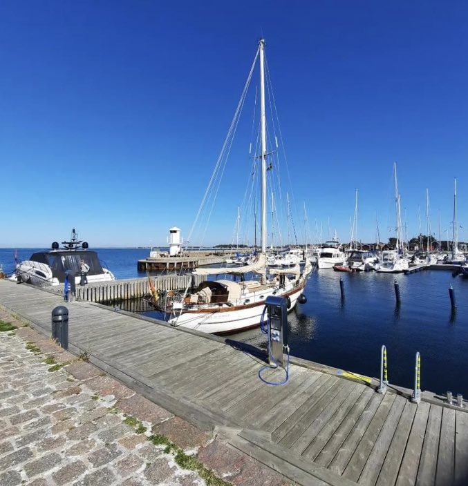 jannickep74's tweet photo. En lugn dag på jobbet bjöd på långlunch i finaste hamnen med trevligt sällskap ☺️❤️🙏🏼☀️🏖️

#vardigsjälv #smile #tacksam #hamnen #sensommar #findag #ödmjuk #älska #lunch https://t.co/zukru9bv7l