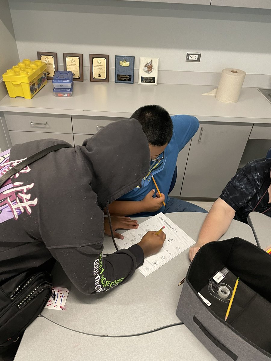 stephcuddy's tweet image. Our Family &amp;amp; Community class practicing collaboration by completing their “Find someone who” sheets ✍️ #collaboration #buddyclass #worktogether @DeniseAyres13 @SchoolTemple