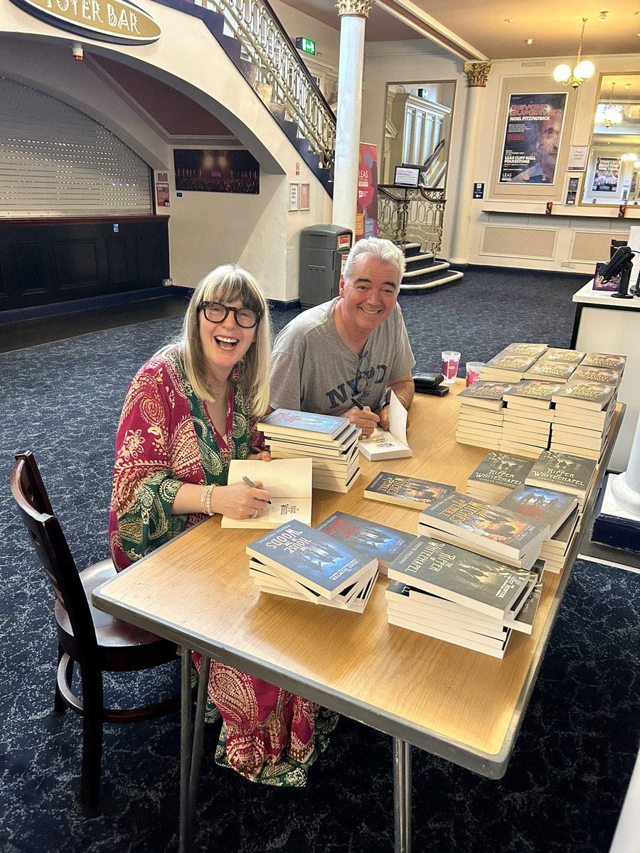 Signing lots of #TheGhostHunterChronicles books ready for Most Haunted Stage show audience in Folkestone tonight!

Early, signed copies of The Witches of Pendle ready for the audience!

@Yfielding @realkarlbeattie