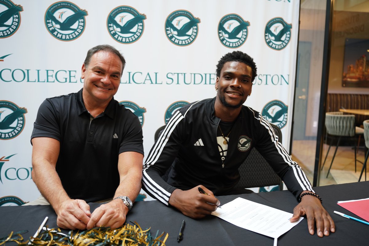 CBSHouston's tweet photo. Such a successful Media Day for our new CBS Ambassadors! Looking forward to cheering on our student athletes this upcoming basketball season. #GoAmbassadors https://t.co/e2AuMQpYPB