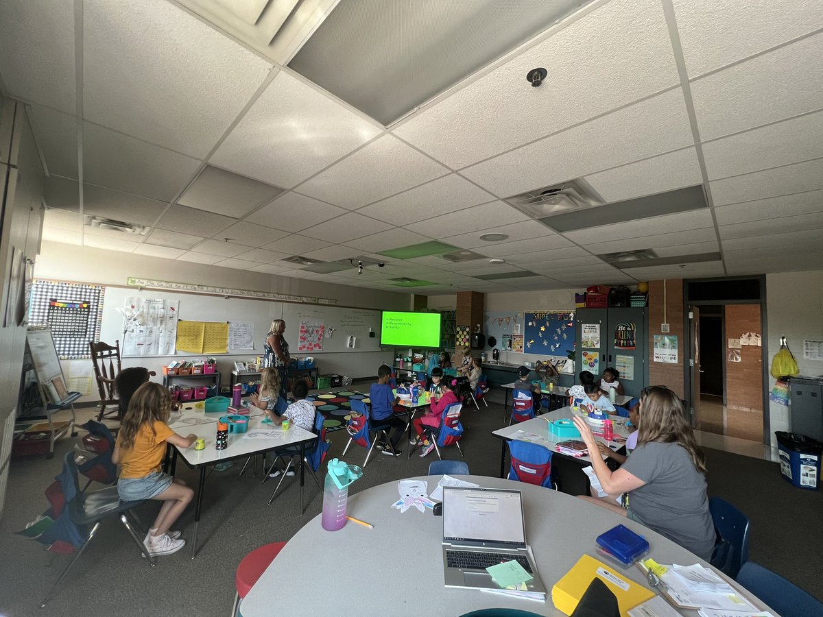 gideon_pond's tweet photo. Kudos to our 2nd-grade teachers, skilled in community building and guiding each student's journey. Proud of our 2nd graders, ready to learn, lead, and bring their whole selves to school every day. #One91BackToSchool #FutureReady #CommunityStrong #PondPride https://t.co/ny3f3FehZH