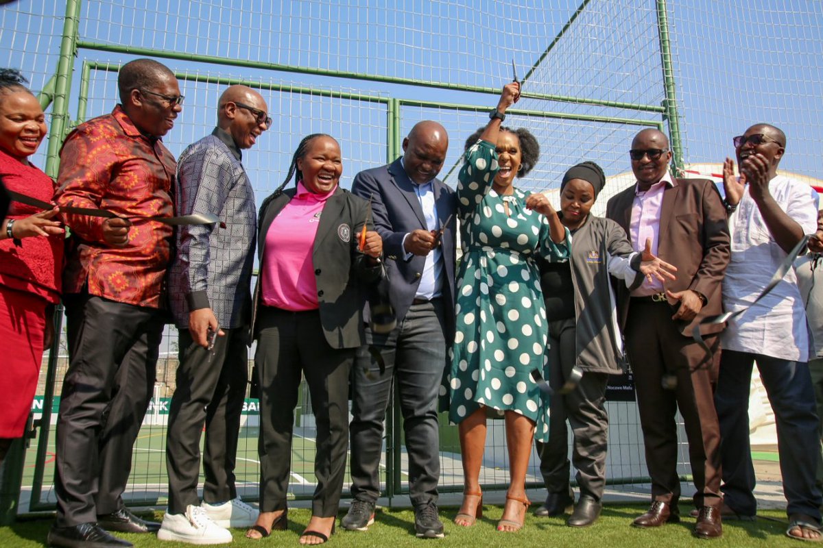 VisionView_SR's tweet photo. It's official, the Pitso Nedbank Multipurpose Sports Court is open to students of Lofentse Girls High School✨️⚽️🏆.
@TheRealPitso
@orlandopirates
#pitsomosimane
#nedbankcup
#vvsr https://t.co/t9S8nyt7UB