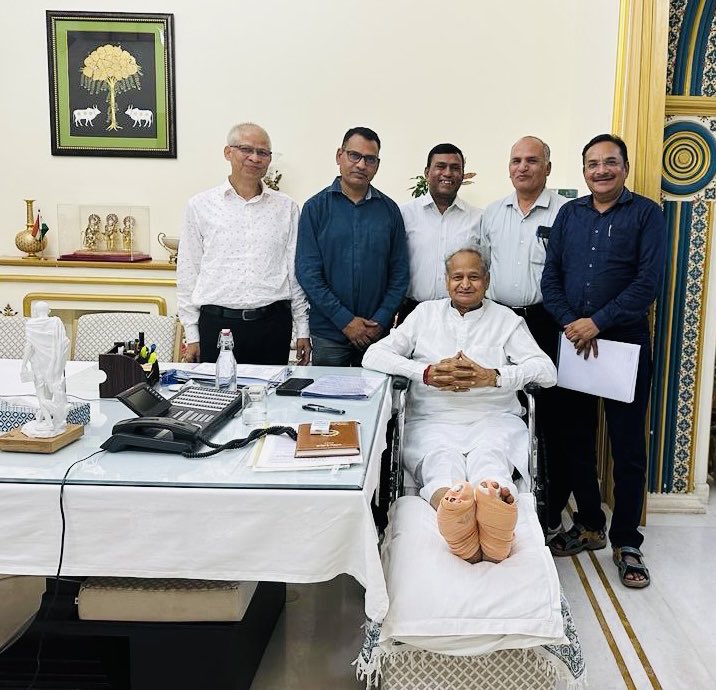 bhanwarmegh's tweet photo. 2 अप्रेल 2018 के भारत बंद के दौरान लगे मुक़दमों में महत्वपूर्ण फ़ैसला .16 प्रकरण वापस लेने के आदेश हुये. 

Thanks ⁦@ashokgehlot51⁩ https://t.co/SYX1puXLS0