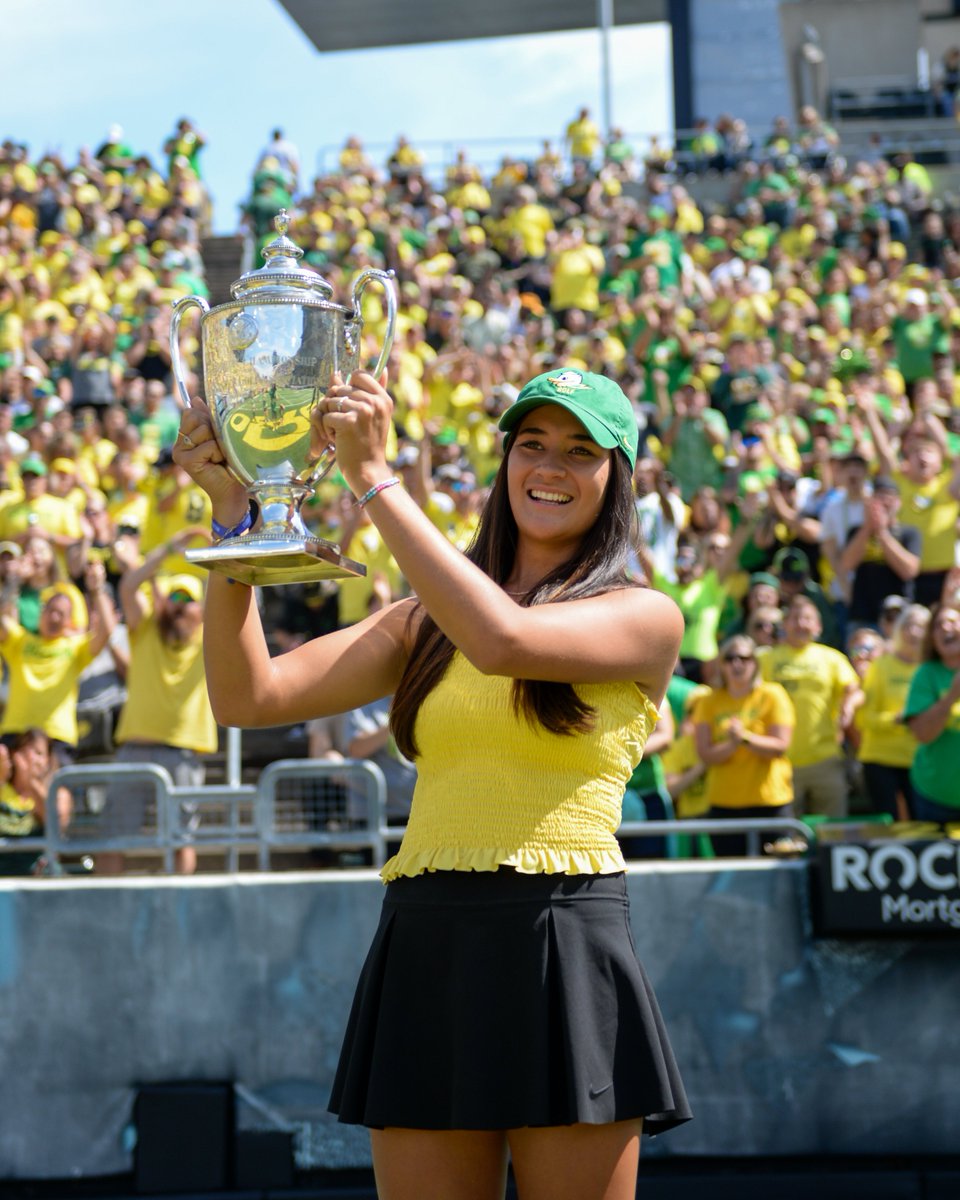 A warm welcome from @GoDucks for our #USGirlsJunior champion! Freshman Kiara Romero was honored at this past weekend's @oregonfootball game for her USGA win this summer.