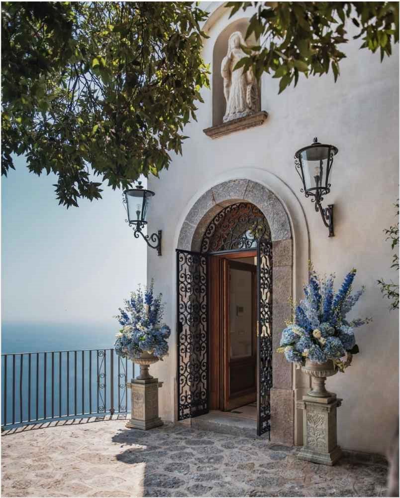 To Visit One Day ~ Villa La Rondinaia, Ravello, Amalfi Coast, Italy, 1927  Gore Vidal’s home for a while before becoming a hotel

#beautifulhotels #villalarondinaia #amalficoast  #Italy #gorevidal #seaside #paradise #beautifularchitecture #italianarchiecture