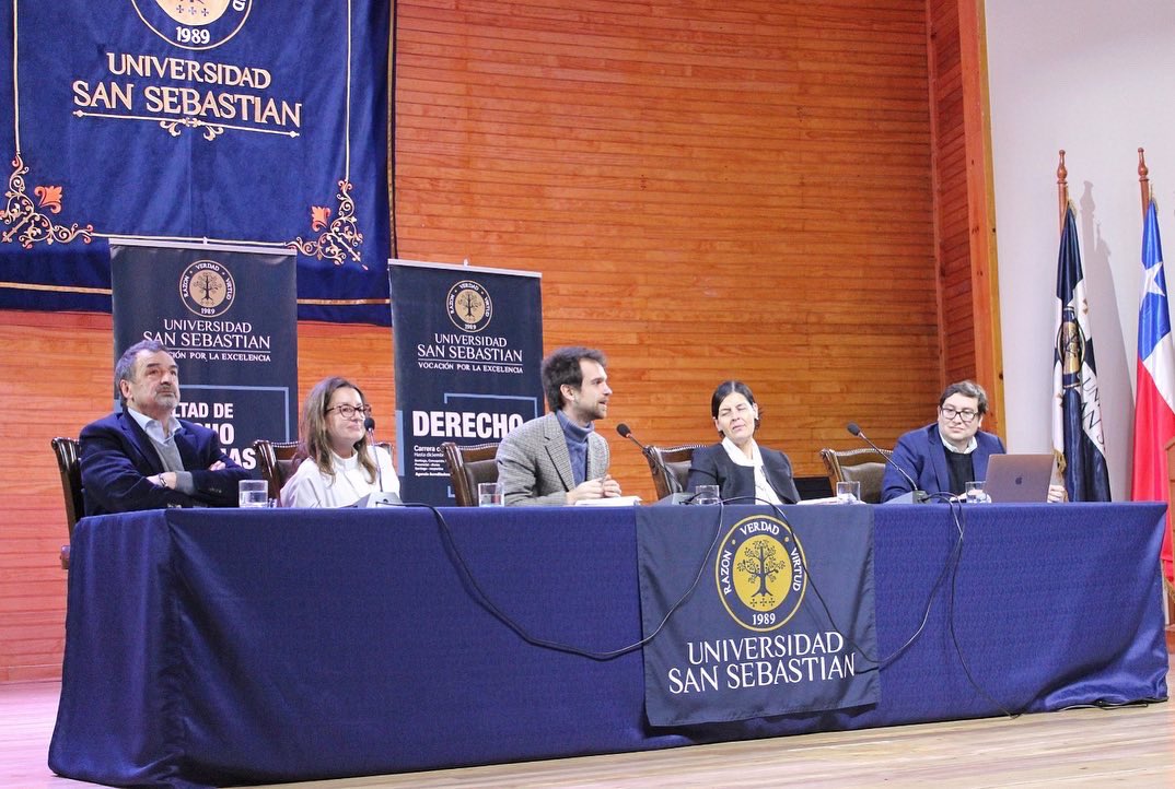 La modernización del Estado y la descentralización fue lo que se analizó en el seminario En Foco, organizado la USS #PuertoMontt. Participó como panelista el Director Ejecutivo de GDS, Hardy Knittel, y la consejera directiva, abogada y académica de la USS, María Paz Olavarría.