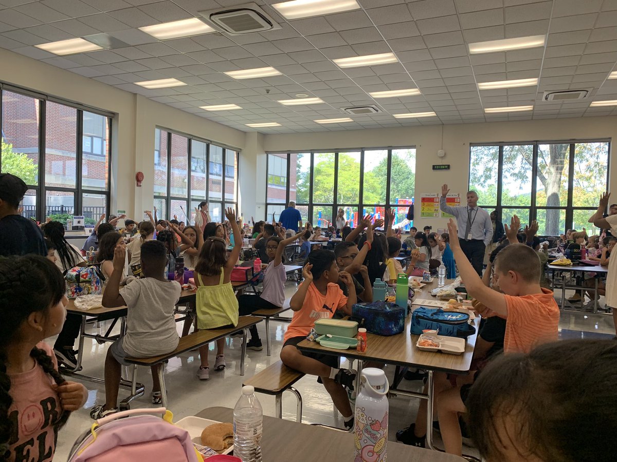 Happy First Day, Tigers! <a href="/wplainsschools/">White Plains Schools</a> #WPProud 🐯