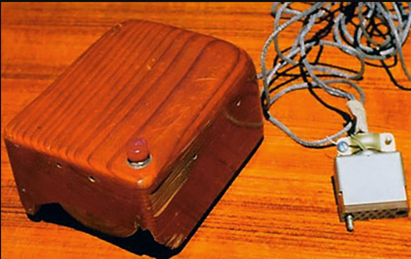 tech_plygrnd's tweet photo. Did you know that the first computer mouse 🖱️ was made of wood 🌳 and had only one button? #today #growth #technologyfact #technology https://t.co/7pQVl1aHmg