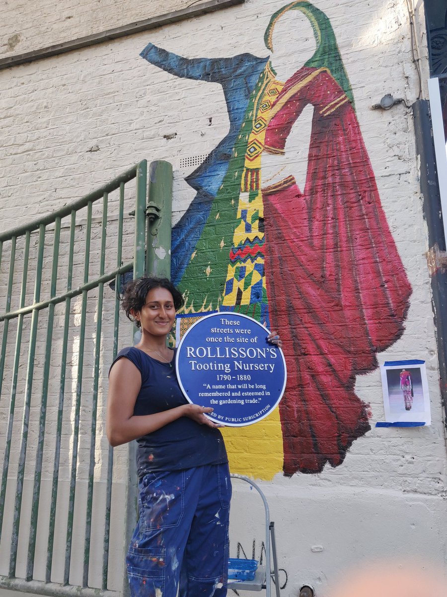 tootingrastacc's tweet photo. #tooting #Rasta #cycleclub
here's @shizanv at the amazing #threadsoftooting #mural with #thelostnurseryofbloomingtooting blue plaque
we're celebrating our #rollisson horticultural history here on #planettooting
#peace #love and #flowertothepeople
β€οΈππ https://t.co/JDNgAz7DEu