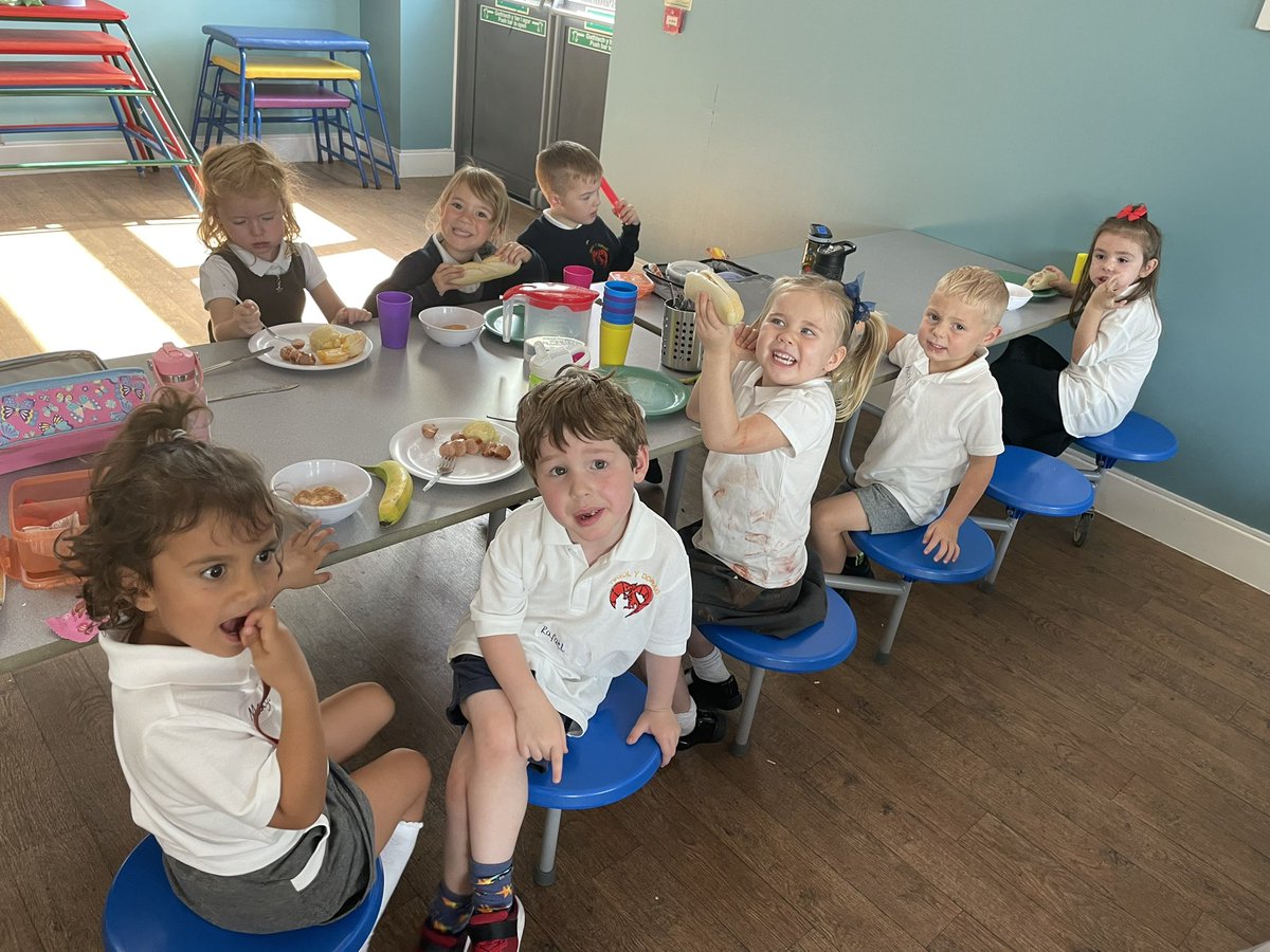 ysgolyddraig's tweet photo. #YYDHensol We were super excited to have a delicious lunch with our friends in school today. We can’t wait to do it again tomorrow! https://t.co/dnabrKYtcY
