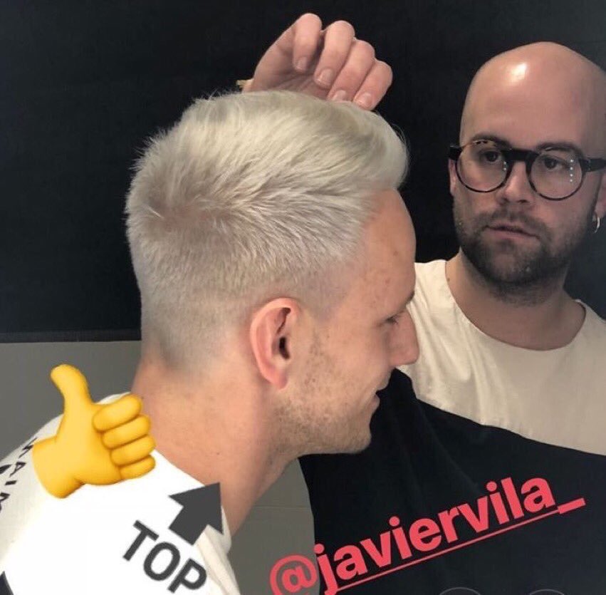 IvanRakiticFR's tweet photo. Pendant la treve , certains ont decider d’aller au Barber shop pour dégainer de nouvelles coupent ⚽️ 

#IR10 https://t.co/GtHgDZT4Vc