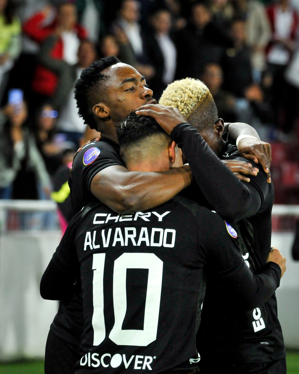 LDU_Oficial's tweet image. 😮‍💨Es martes...
🥹Estamos en semifinales de la #Sudamericana
🫡Líderes en @LigaProEC 
😯El jueves juega @LaTri 
🫂La vida es buena😊

¡Excelente semana ALB@S de 🤍!