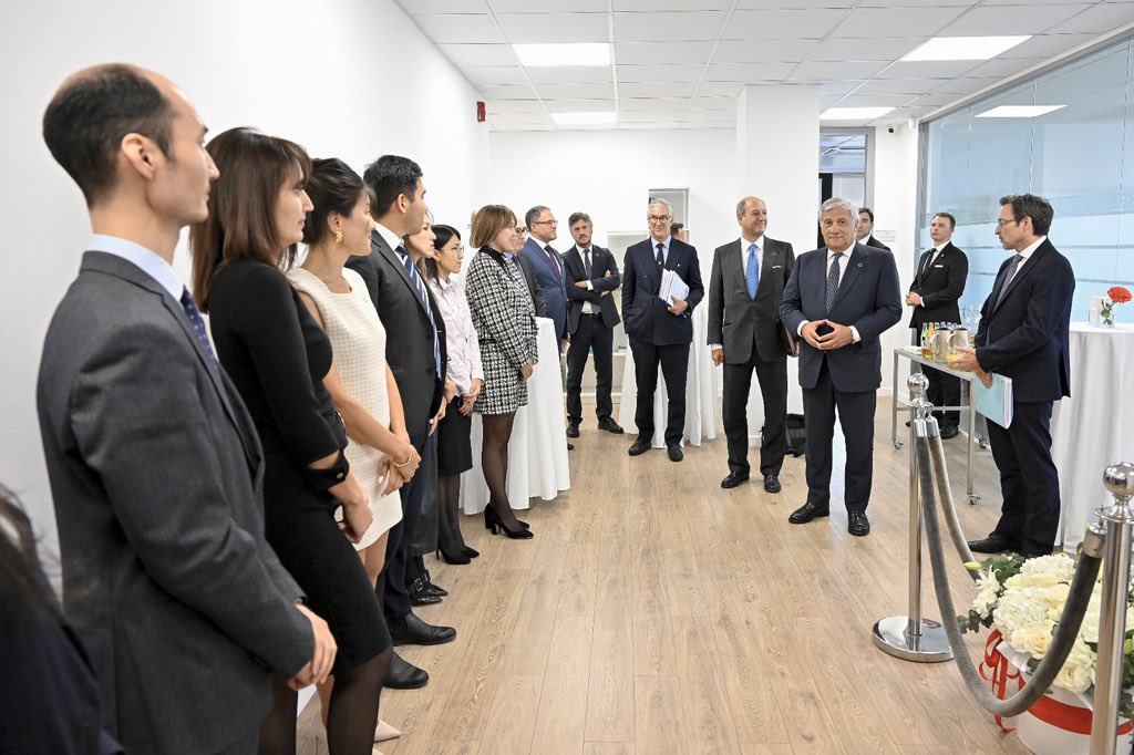 Antonio_Tajani's tweet photo. Ho inaugurato oggi la nuova sede dell’Ambasciata d’Italia ad #Astana. La nostra Ambasciata è pienamente operativa per rafforzare la presenza del sistema 🇮🇹 in Kazakistan e nell’Asia Centrale. https://t.co/WhiFkA73Xw