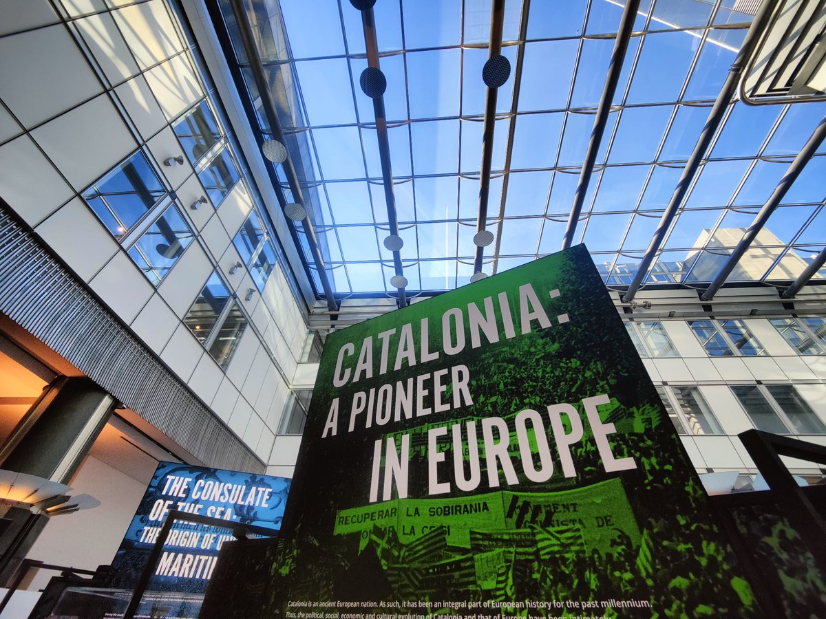 JuntsEU's tweet photo. Tot a punt per l'acte d'inauguració de l'exposició 'Contribucions de Catalunya al progrés social i polític d'Europ.a

Gran expectació al @euroaprl_EN per escoltar el president @KRLS i el conseller @toni_comin. https://t.co/cKqv9U8xnb