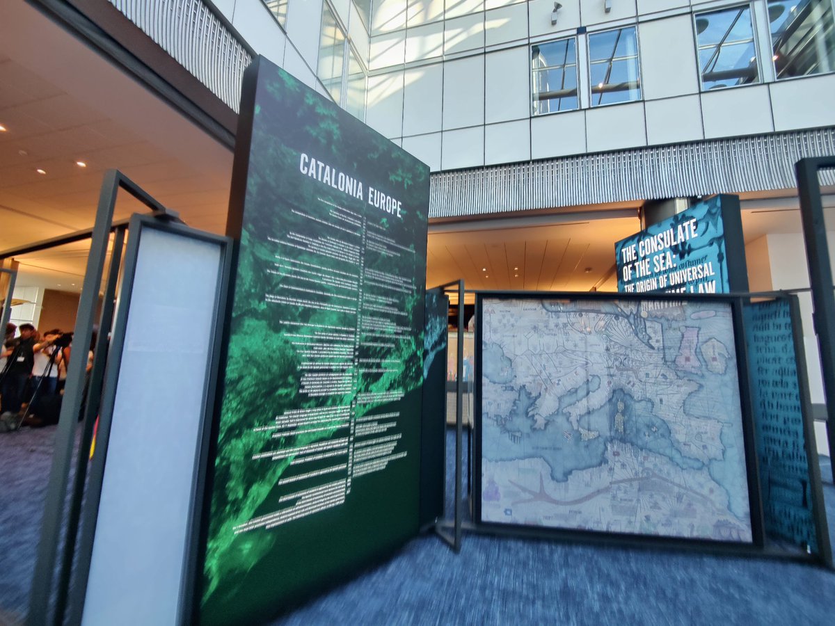 JuntsEU's tweet photo. Tot a punt per l'acte d'inauguració de l'exposició 'Contribucions de Catalunya al progrés social i polític d'Europ.a

Gran expectació al @euroaprl_EN per escoltar el president @KRLS i el conseller @toni_comin. https://t.co/cKqv9U8xnb