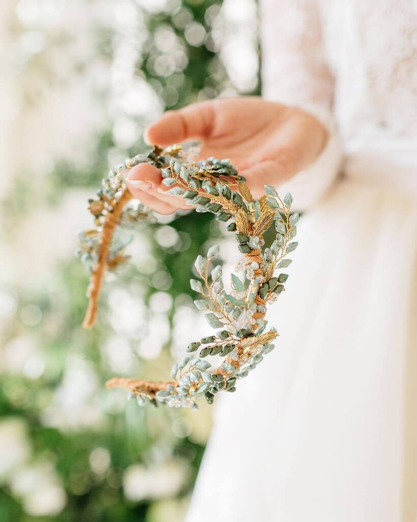 Summer seems to have finally arrived in autumn! It has been extremely hot so far this week and the studio has turned into a sauna. Not helpful when I’ve got a growing pile of soldering to do!  Here’s some lovely late summer / early autumn colour with som… instagr.am/p/Cw0T02Gttoi/