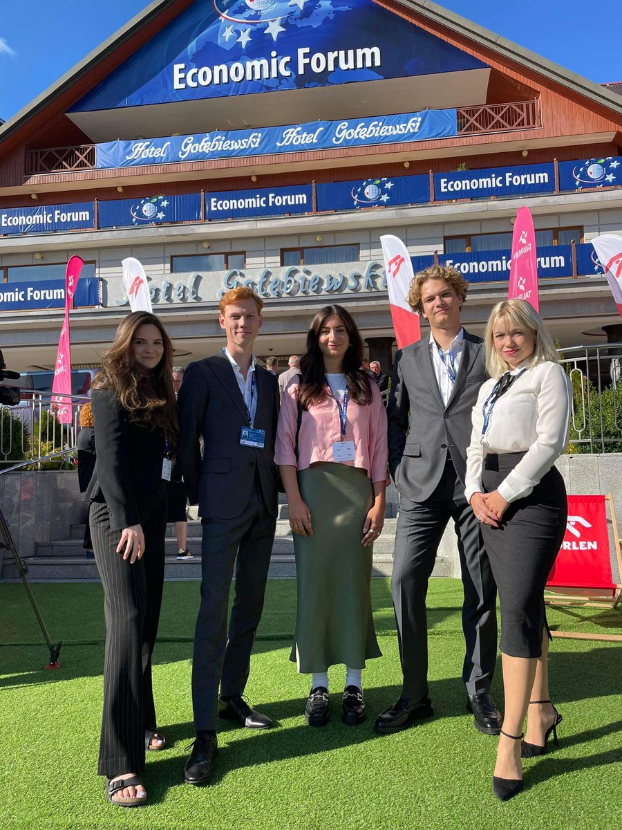 .<a href="/mlodziopolityce/">Młodzi o Polityce</a> zawitali na <a href="/Economic_Forum_/">Forum Ekonomiczne</a> w #Karpacz