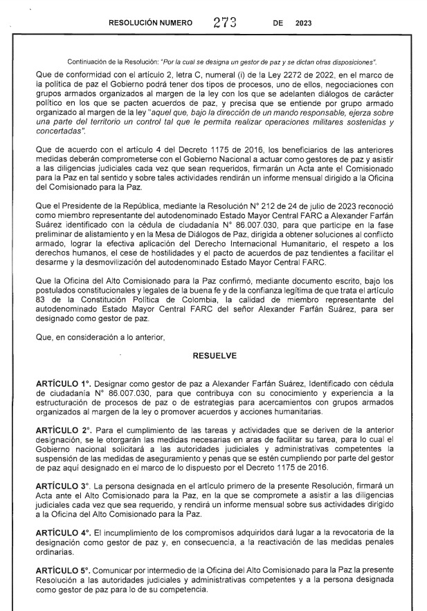 BluRadioCo's tweet photo. #Atención El presidente Gustavo Petro designó como gestor de paz y pide suspender medida de aseguramiento y las penas de Alexander Farfán Suárez, alias ‘Gafas’, carcelero de Ingrid Betancourt durante su secuestro a manos de las Farc. ‘Gafas’ traicionó el acuerdo de paz y se sumó a las disidencias de ‘Iván Mordisco’.