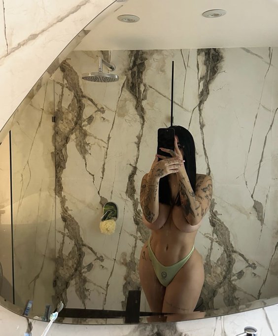 👀me quieres ? https://t.co/oH1jsBXILW