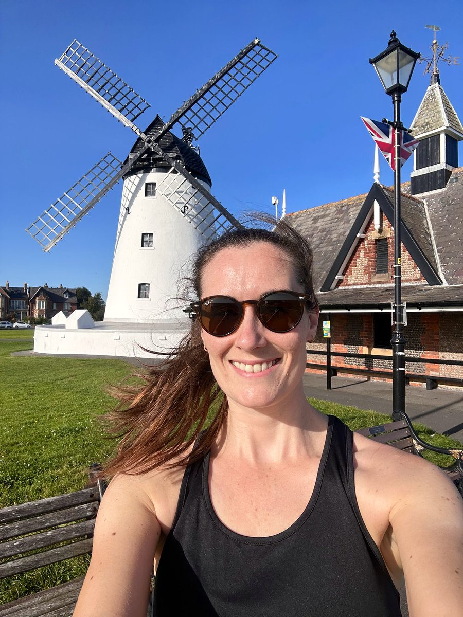 Lucy_Speech's tweet image. Office ➡️ beach in a couple of minutes 🌞 #workperks