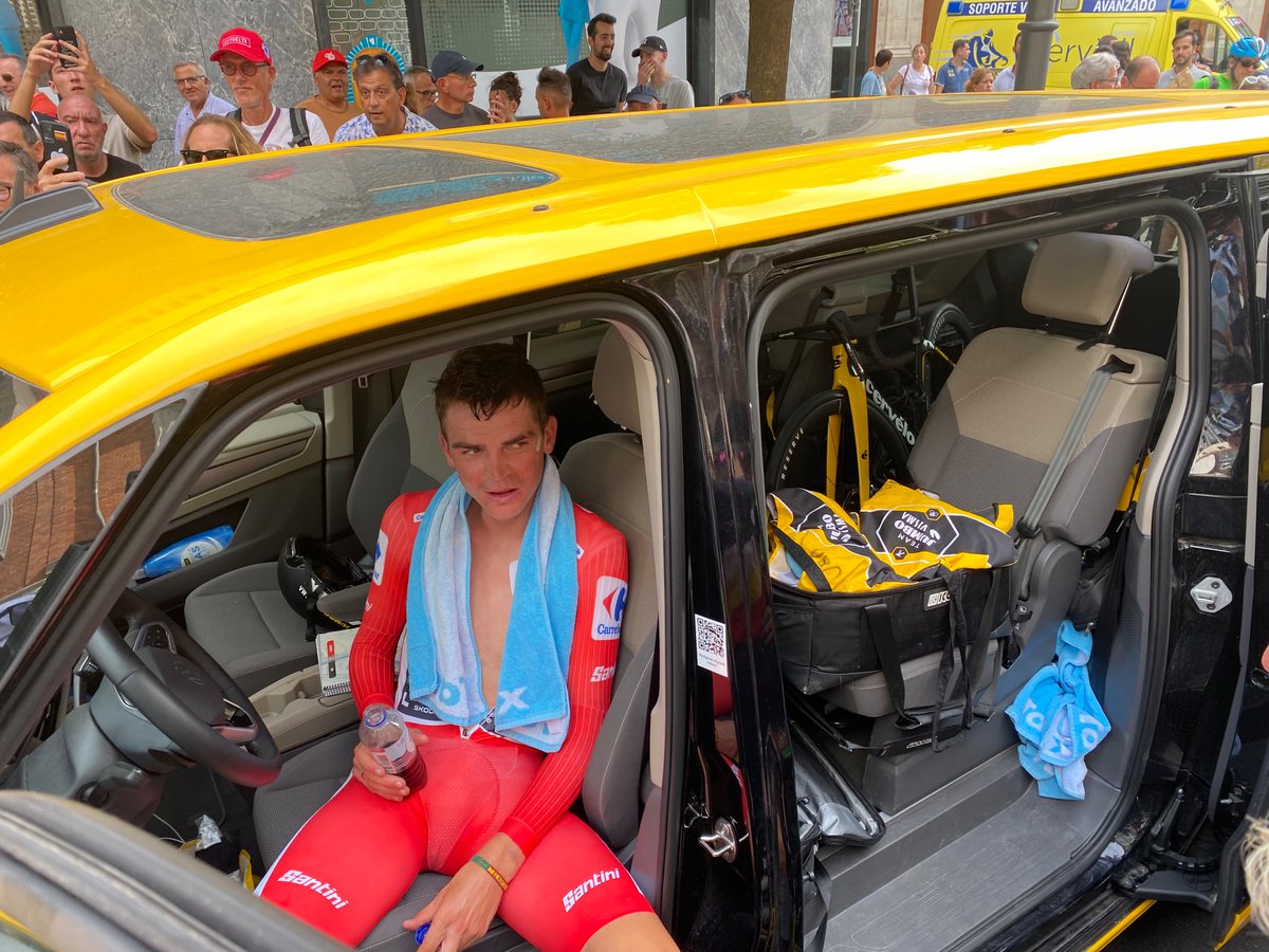 Andrew Hood tweet media