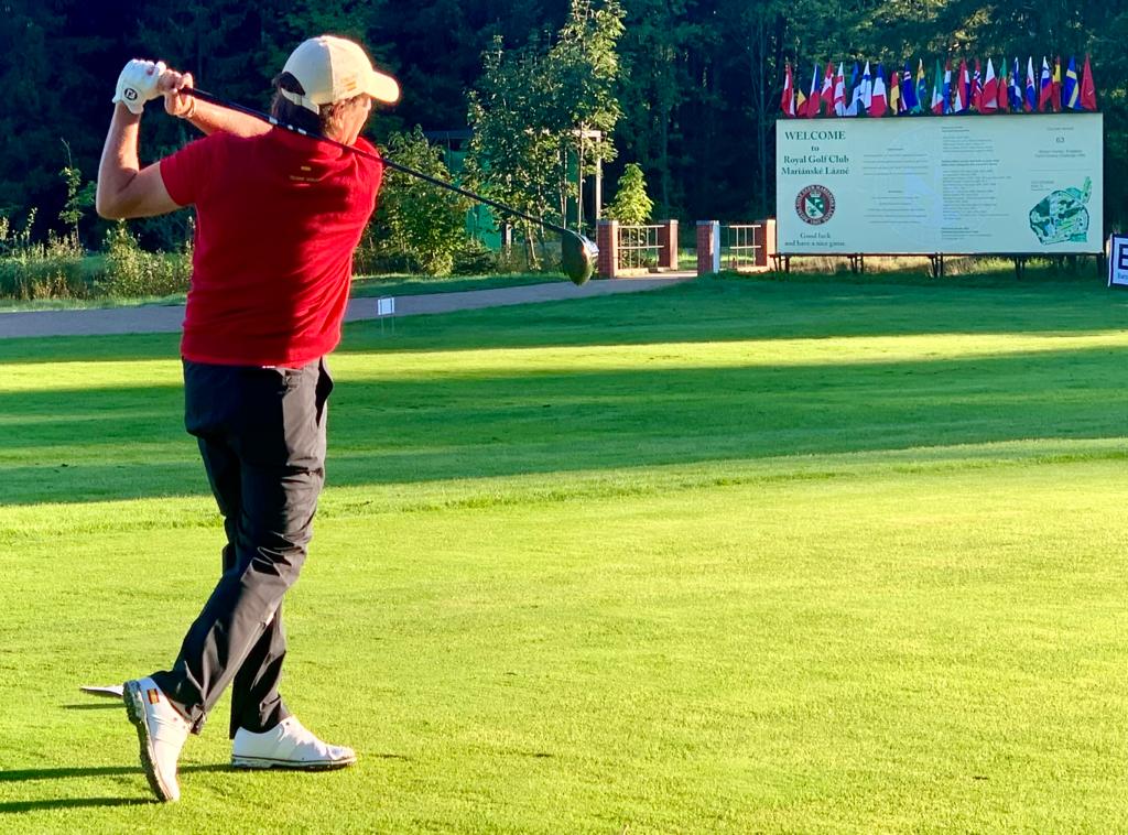 rfegolf's tweet photo. Ramón Luengo y Jacobo Cestino lideran a España en el estreno del 𝗘𝘂𝗿𝗼𝗽𝗲𝗼 𝗦𝗲𝗻𝗶𝗼𝗿 𝗠𝗮𝘀𝗰𝘂𝗹𝗶𝗻𝗼 𝗽𝗼𝗿 𝗘𝗾𝘂𝗶𝗽𝗼𝘀 𝟮𝟬𝟮𝟯.

Es cuarta con +6 en el campo checo de Mariánské Lázně tras la primera de las dos rondas clasificatorias.

Lidera Inglaterra con -2.
https://t.co/Kbb8AKNBvs