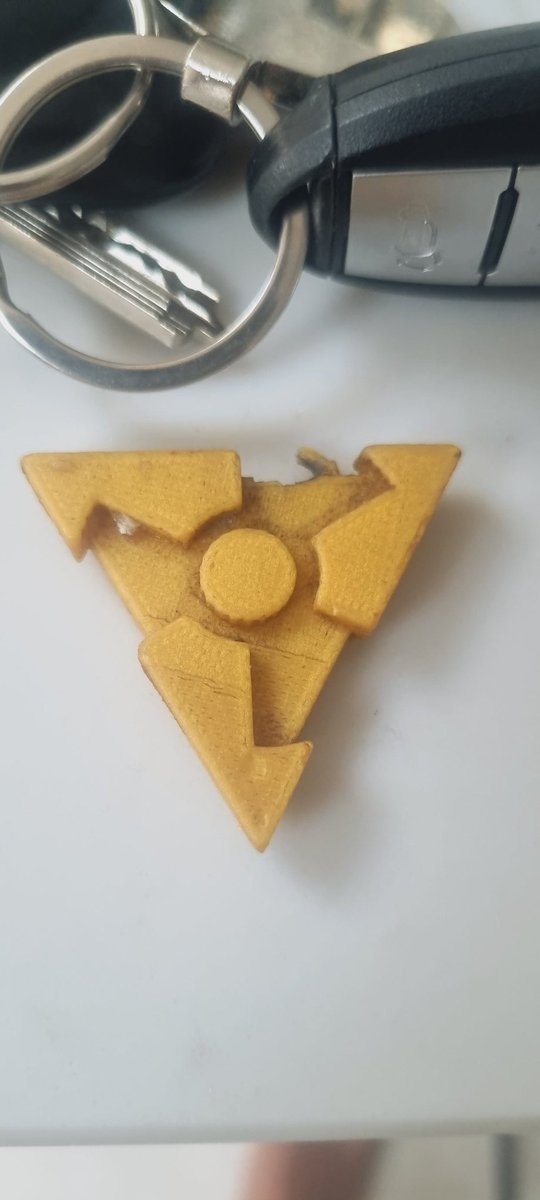 quildogg's tweet photo. RIP!
Dropped my keys today. Broke my favourite keyring. A fan made gift I've had for a good 5 or 6 years! @splashdamage @DirtyBomb @Andarne_ https://t.co/EYGEgvXDa4
