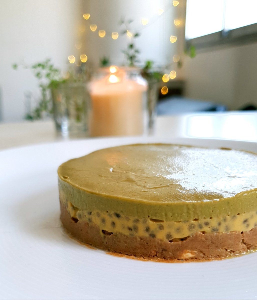 Non-dairy 3 layers cheesecake 😋 

Recipe video coming soon on my YouTube channel!

youtube.com/@minimalrecipe…

#video #recipe #dessert