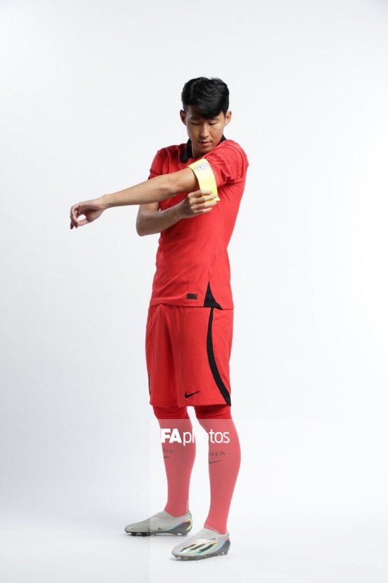 대한민국 유니폼에 악마 꼬리 디자인 진짜 어느 천재분이 하셨을까….너무 대박적인 거 같아…..👍🏻👍🏻👍🏻