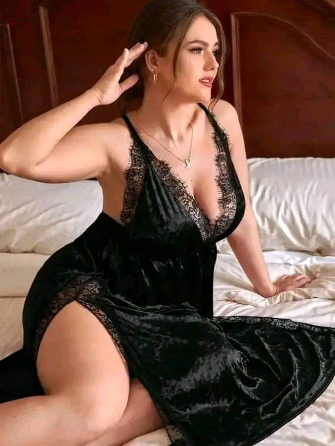 بيني وبينك مسافات... 
ولكن بين روحي وروحك همسه شوق
لا يسمعها إلا قلبي وقلبك
 💞