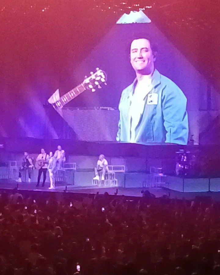 marlagordon543's tweet photo. I want everyone to share your favorite concert pictures of @1LoganHenderson repost and share your favorite pictures of logan #CGETOUR #favorite #loganhendersonmonth https://t.co/z1aEHHBZfl