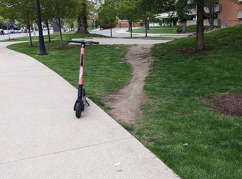 WRIRossCities's tweet photo. 📍 When people are excluded from the process of designing the places they live, it shows. #placemaking #desirepaths https://t.co/bITVjLcuCA