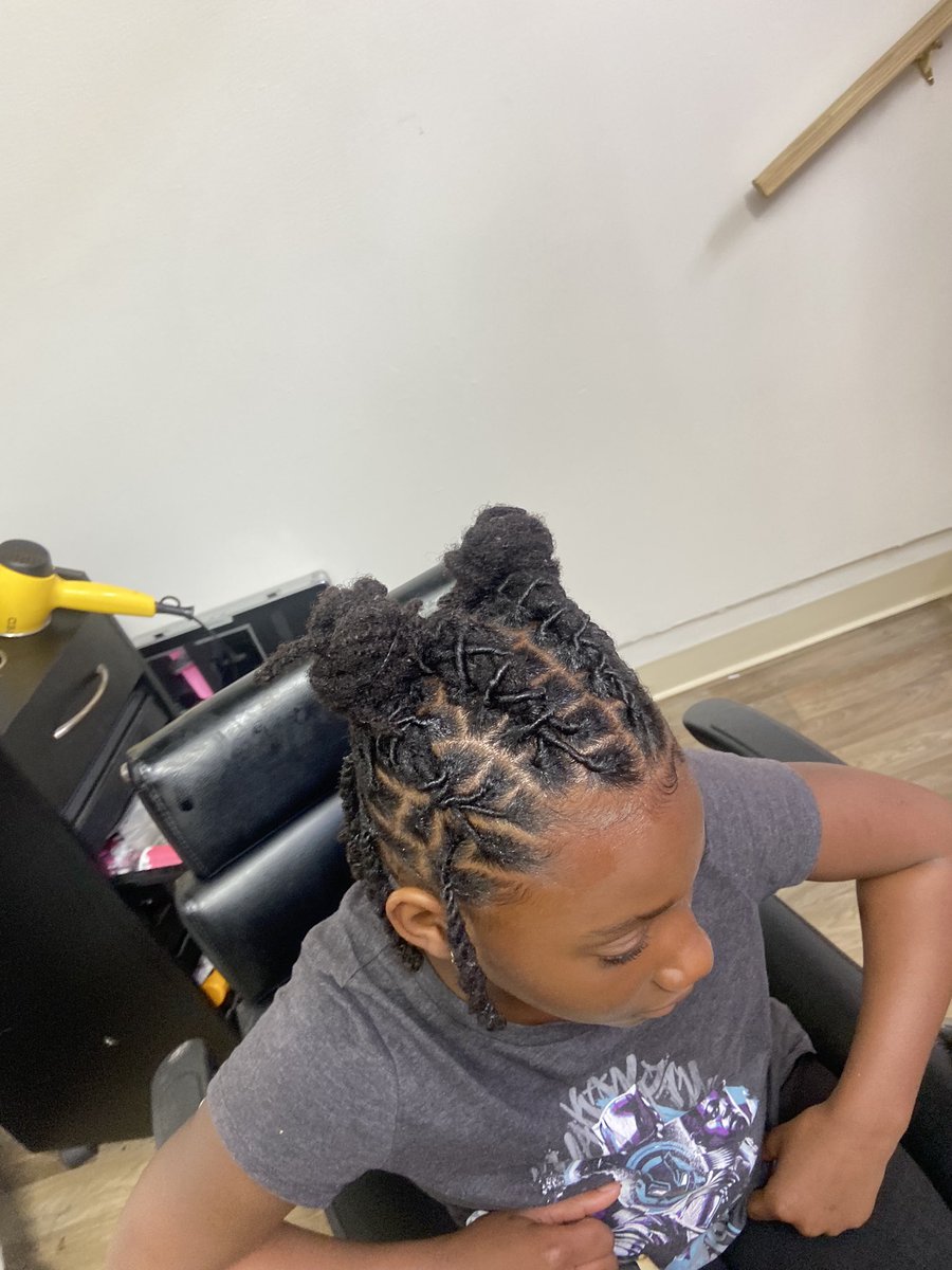 chelmariee_'s tweet photo. Them: “wyd?” 
Me: “working” 🤲🏾✨ https://t.co/7Aw8zWYell