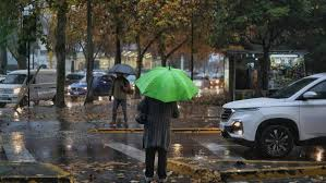 Victor_Curico's tweet photo. HASTA EL 12 DE ESTE MES;

Lluvias intermitentes se extenderán desde #Coquimbo al sur, abarcando las regiones del #Maule, #Ñuble y #Biobío.

El actual frente de lluvias traerá 8 días de precipitaciones #intermitentes y #moderadas con proyección de mayor actividad para el día #miércoles 06 de septiembre. 

Además de #nevazones en la cordillera, así lo explicó Miguel Fernández, meteorólogo de la Pontificia Universidad Católica de Valparaíso.

Imagen: Referencia