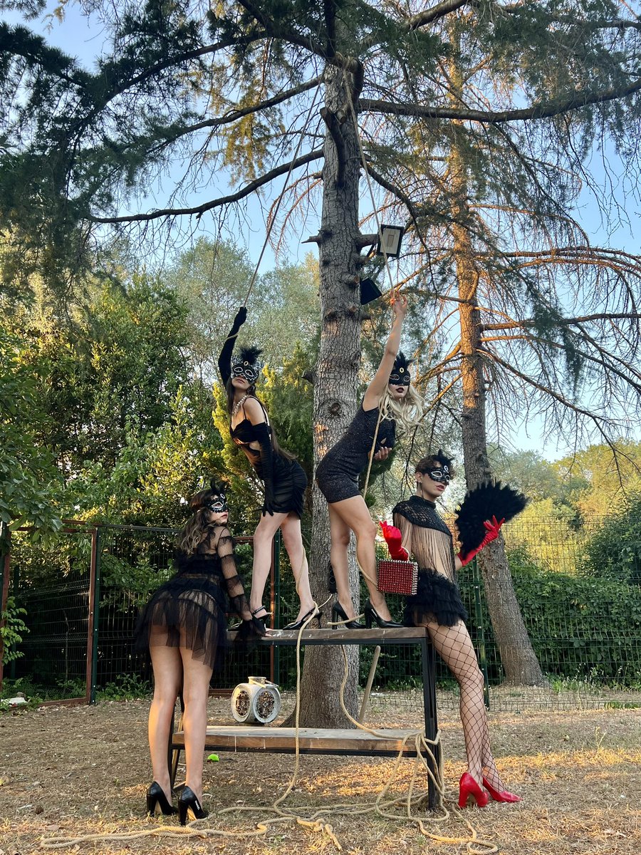 Messi bizi görür mü ?