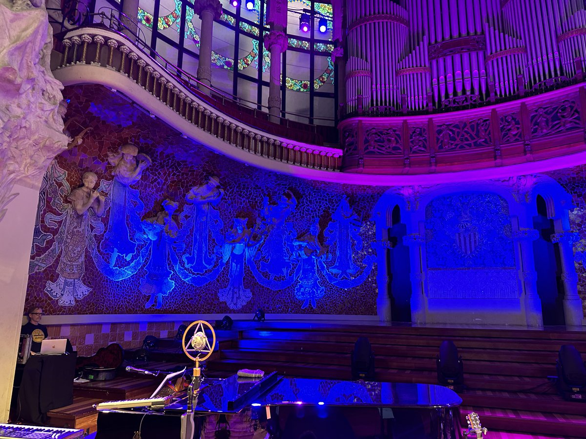 ElvisCostello's tweet photo. Palau de la Musica Catalana, Barcelona. Tonight 9pm #elviscostello https://t.co/xNUnA6VOCy
