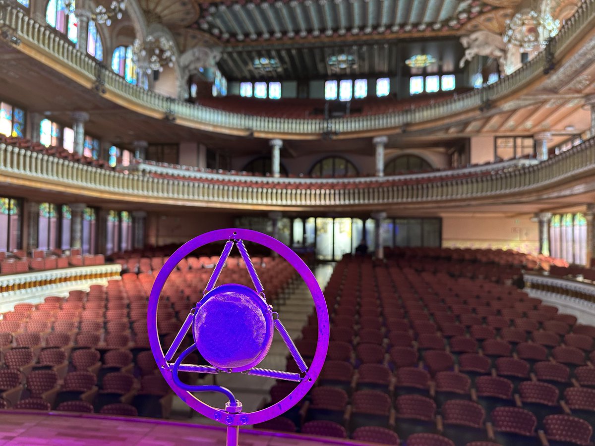 ElvisCostello's tweet photo. Palau de la Musica Catalana, Barcelona. Tonight 9pm #elviscostello https://t.co/xNUnA6VOCy