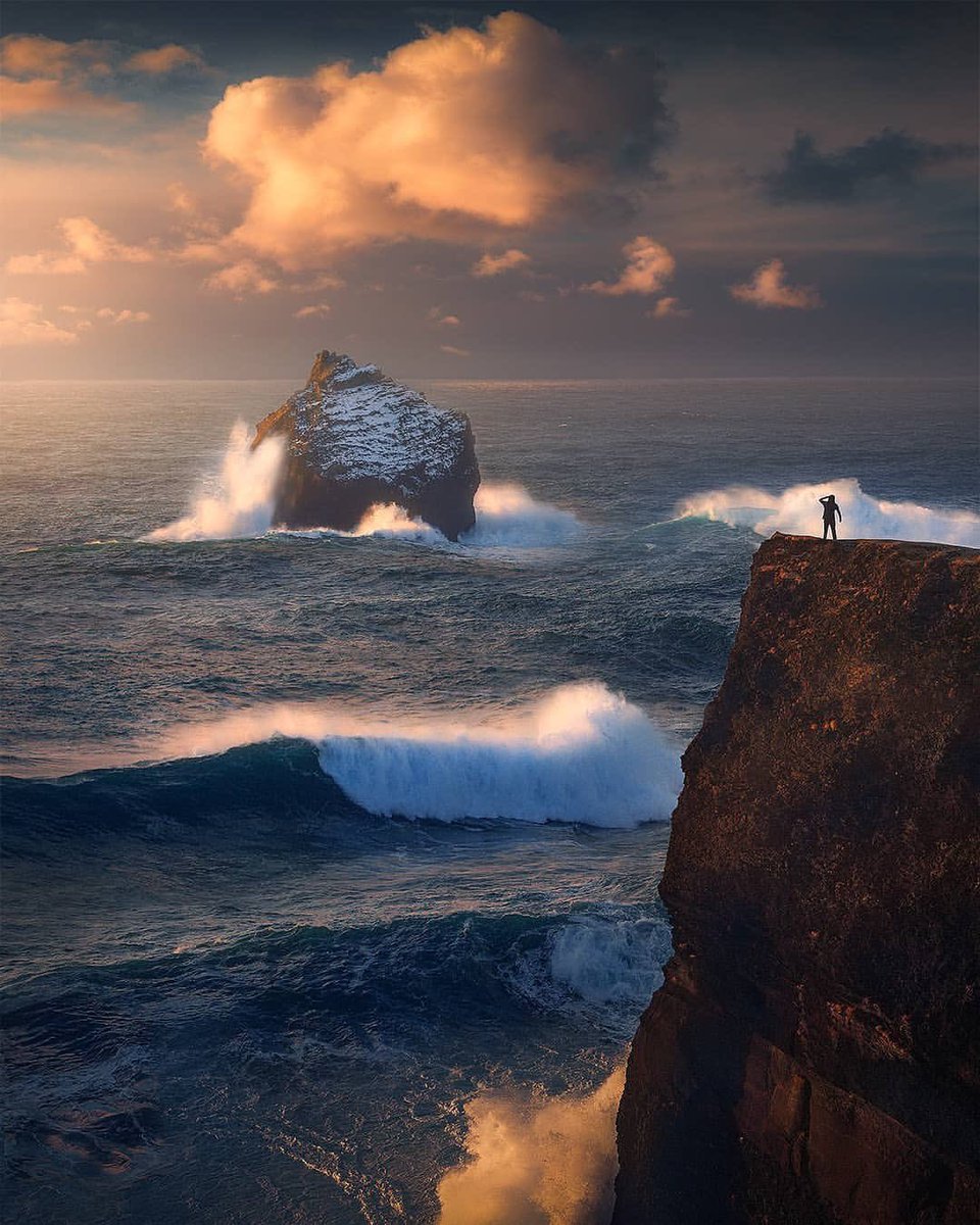 Finding solace ⛅️🌊

#iceland