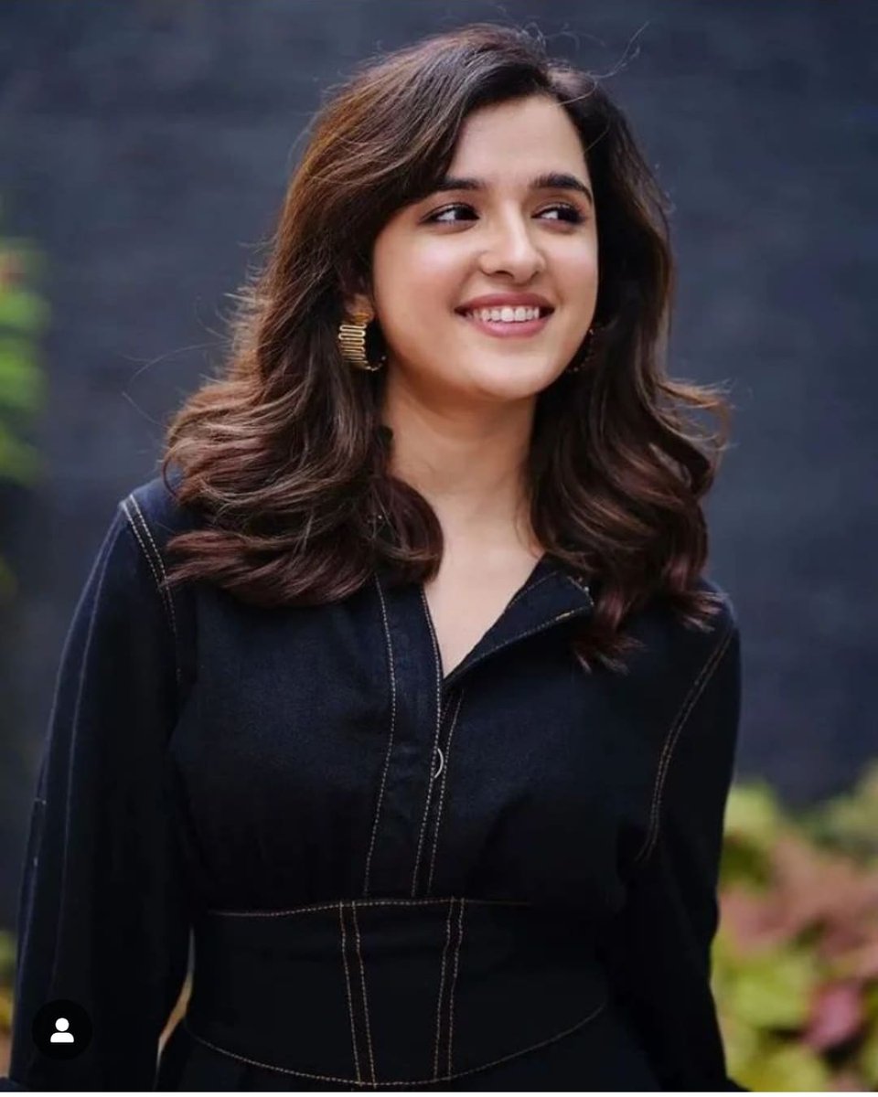 Sathya1922000's tweet photo. So beautiful pic of @ShirleySetia 💖 
#teamshirley #shirleysetia 
@BibssShirley @iNatashaSingh @RiyaaShirley @Sagar_Barapatre @pp_pravesh @jaydeepsudani22 @itsKishankk @Rishadhussain4 @k_venkatprasad @Geet143Music @MehakSeth3 @paayuhart @JoannaMDC15 @aakesh_garg @mad_kingAk14 ☺️ https://t.co/2IubRQN2tK